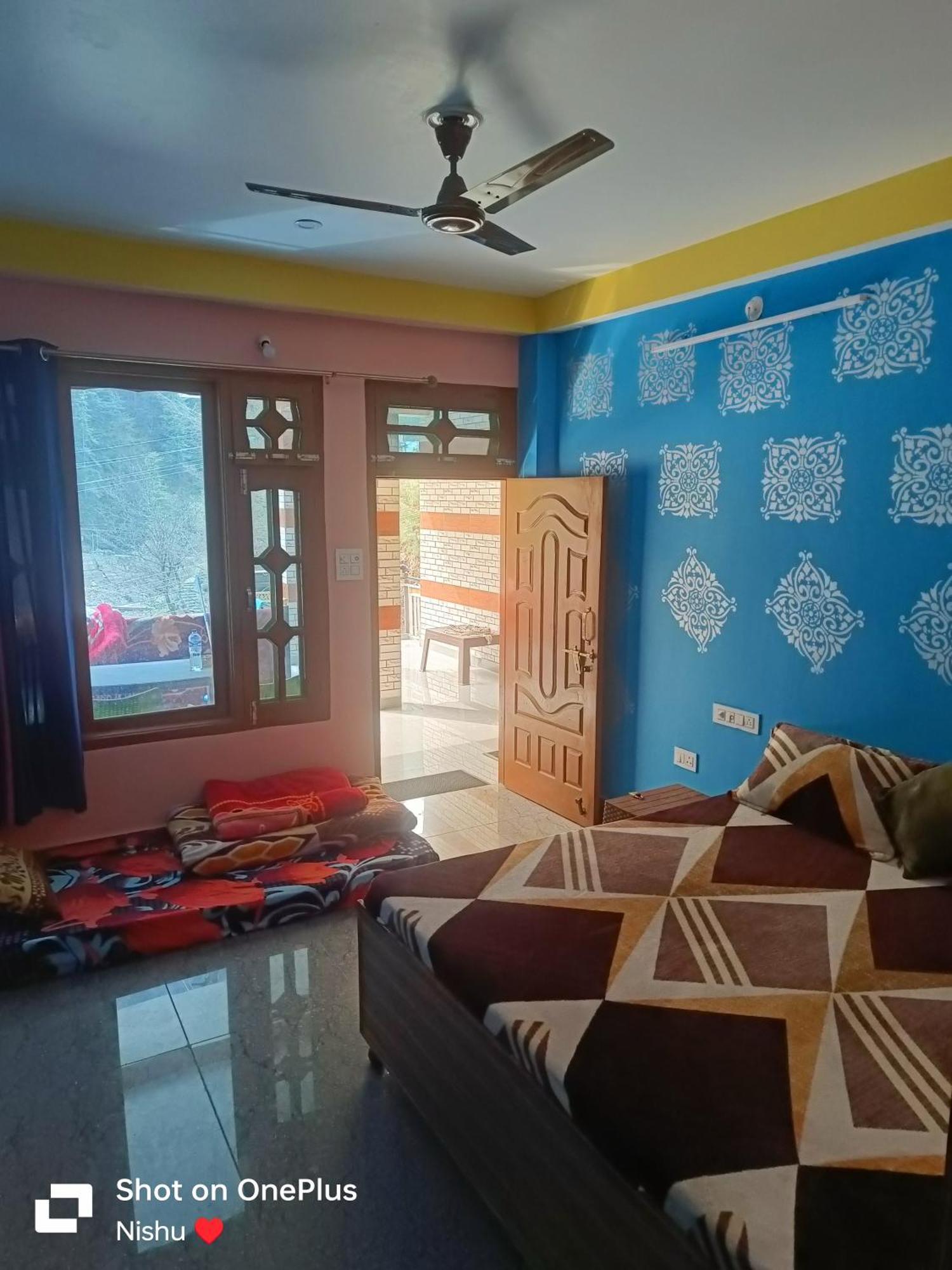 Chojh Inn Guest House Kasol Ruang foto