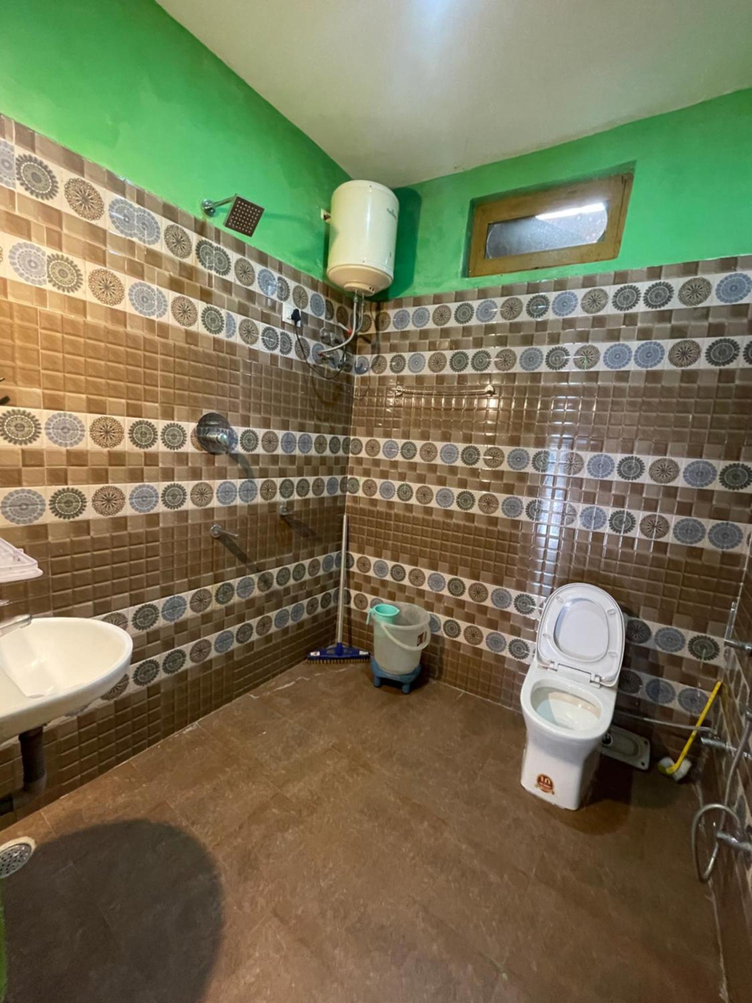 Chojh Inn Guest House Kasol Bagian luar foto