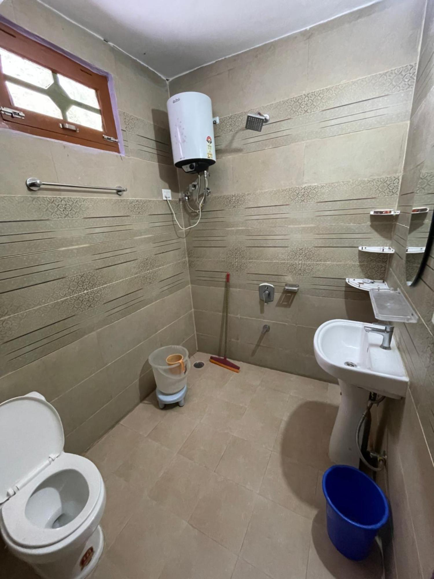 Chojh Inn Guest House Kasol Bagian luar foto