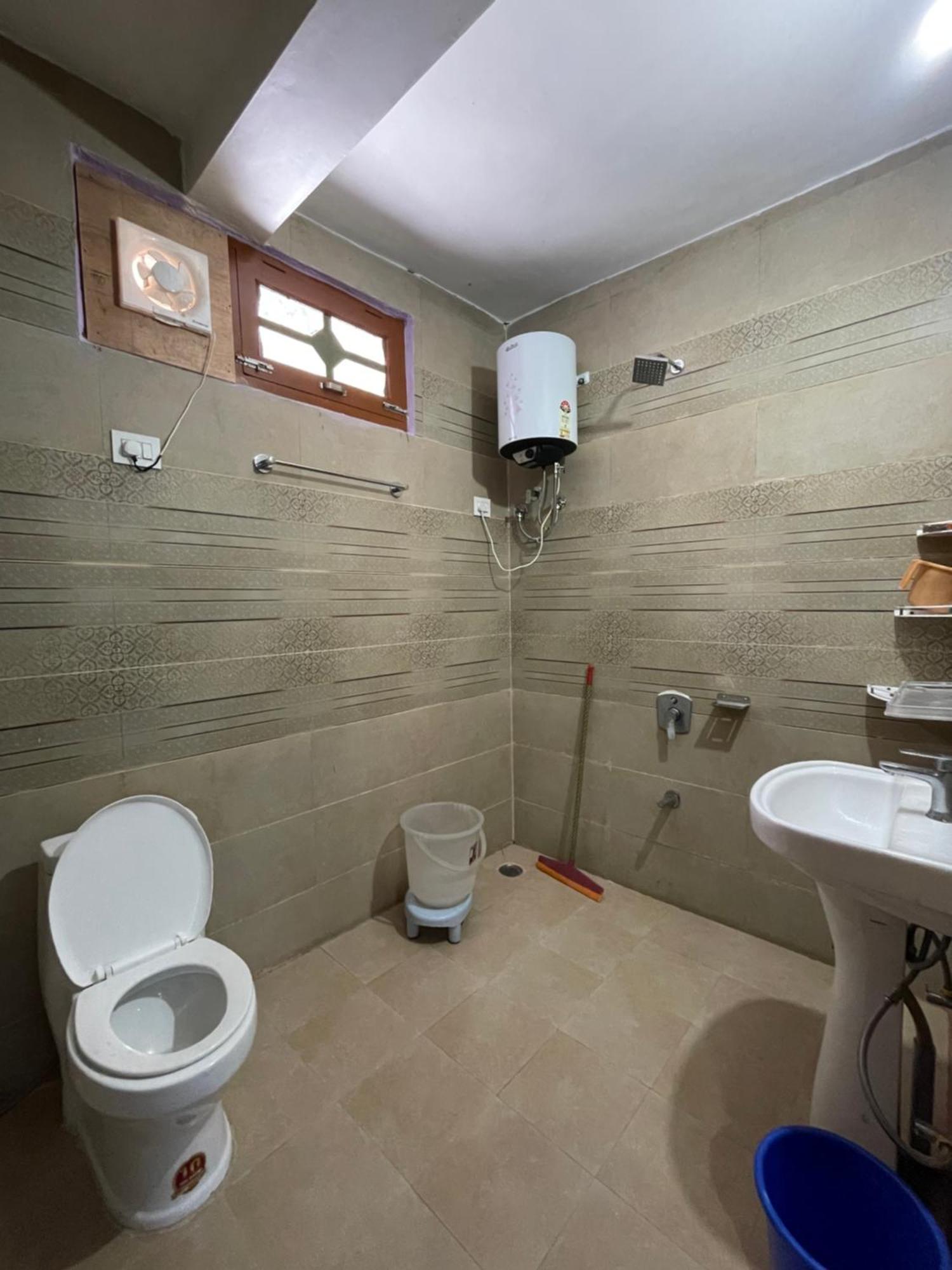 Chojh Inn Guest House Kasol Bagian luar foto