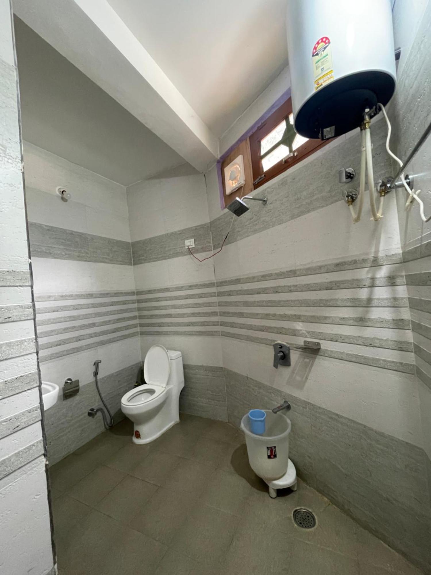 Chojh Inn Guest House Kasol Bagian luar foto