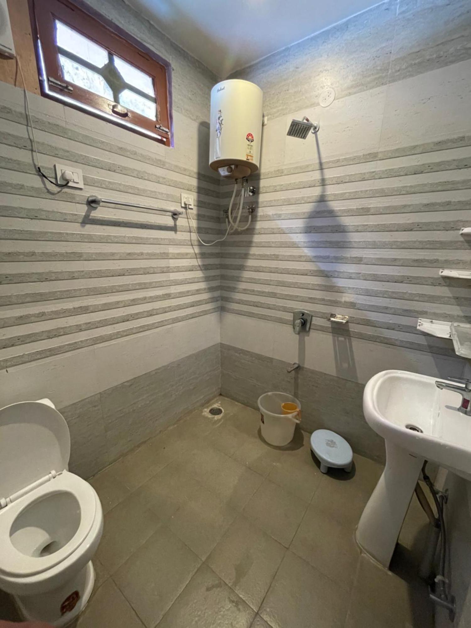 Chojh Inn Guest House Kasol Bagian luar foto